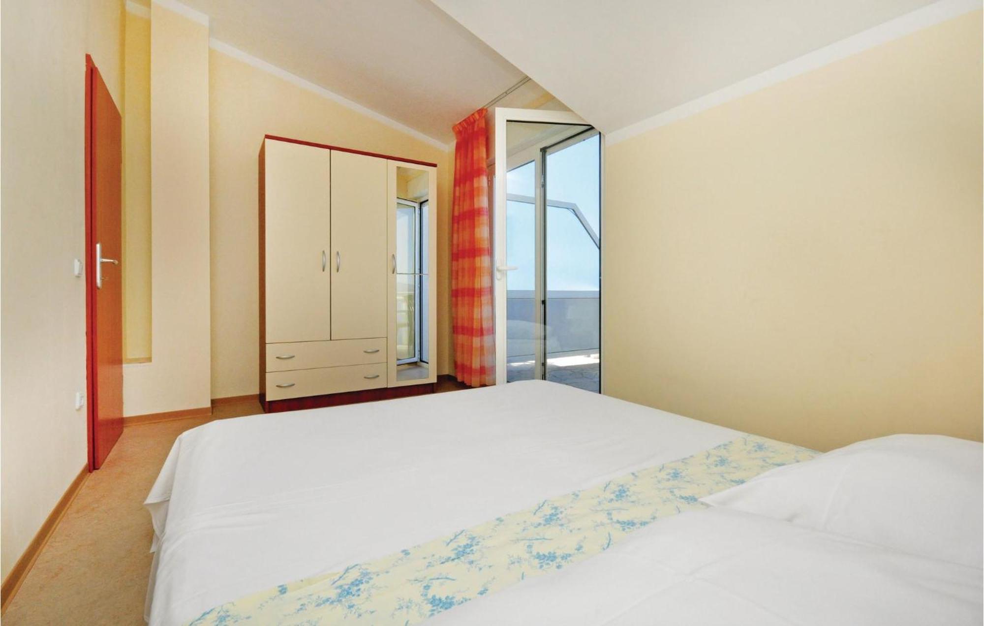 2 Bedroom Nice Apartment In ミミツェ エクステリア 写真